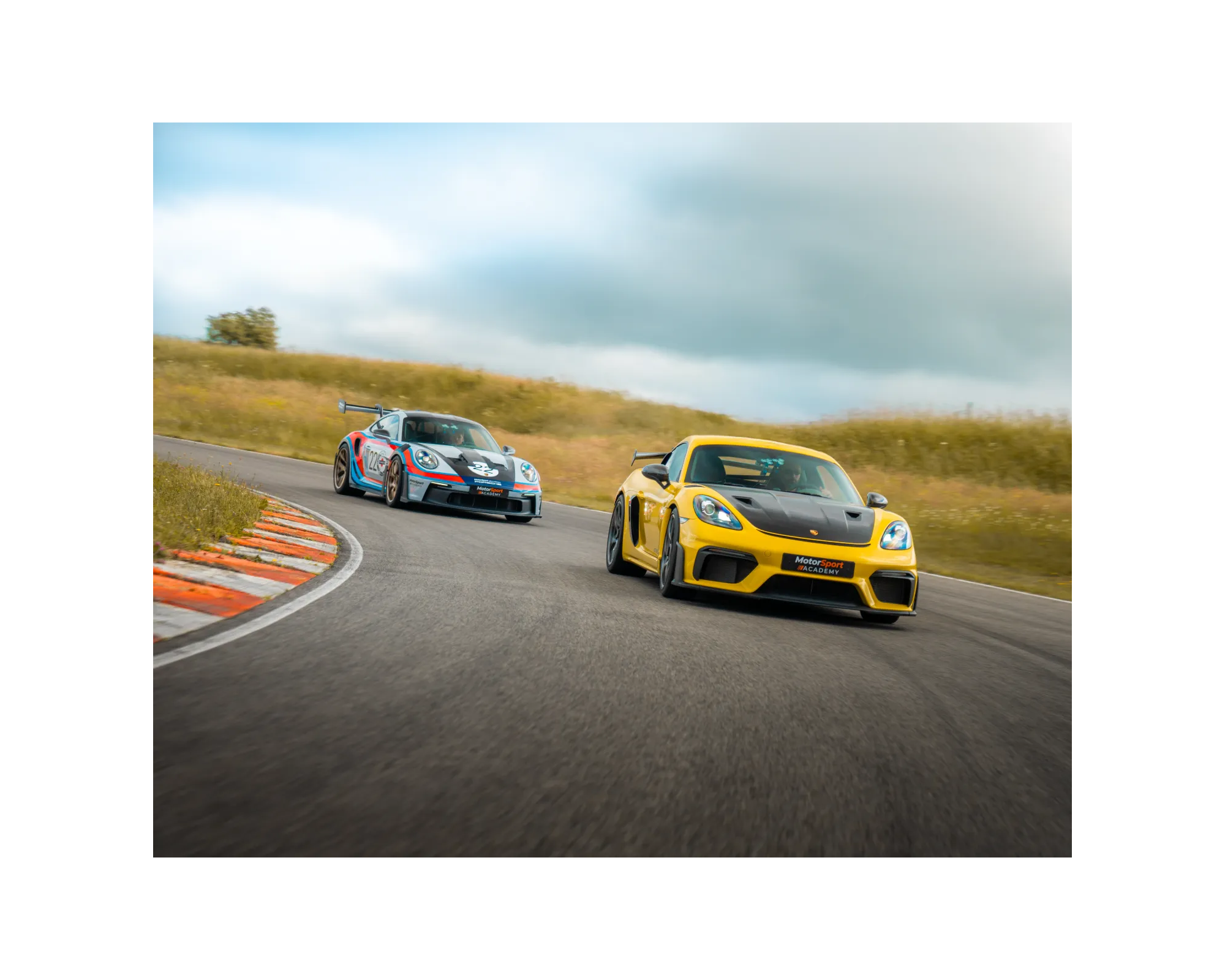 Porsche 992 GT3 RS & Cayman GT4 RS sur circuit