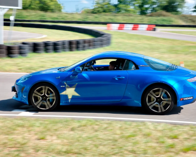 Alpine A110 de profil