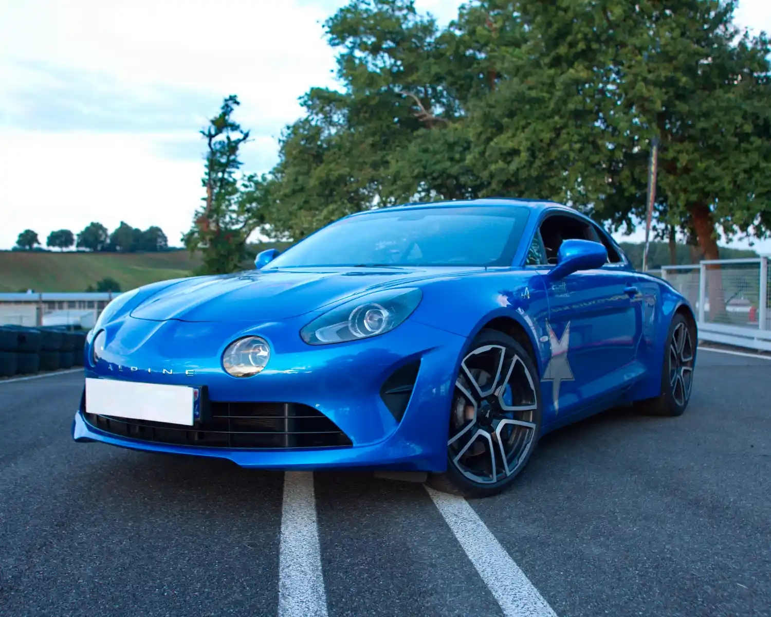 Alpine A110 3/4 avant