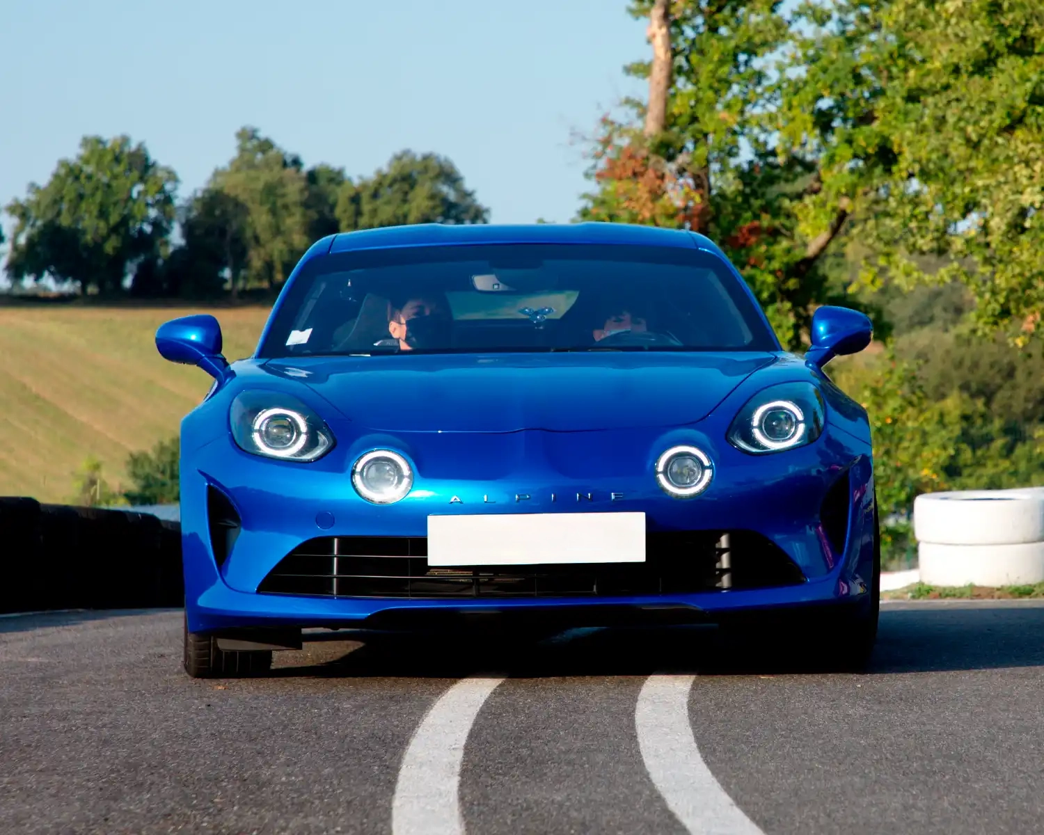 Alpine A110 de face