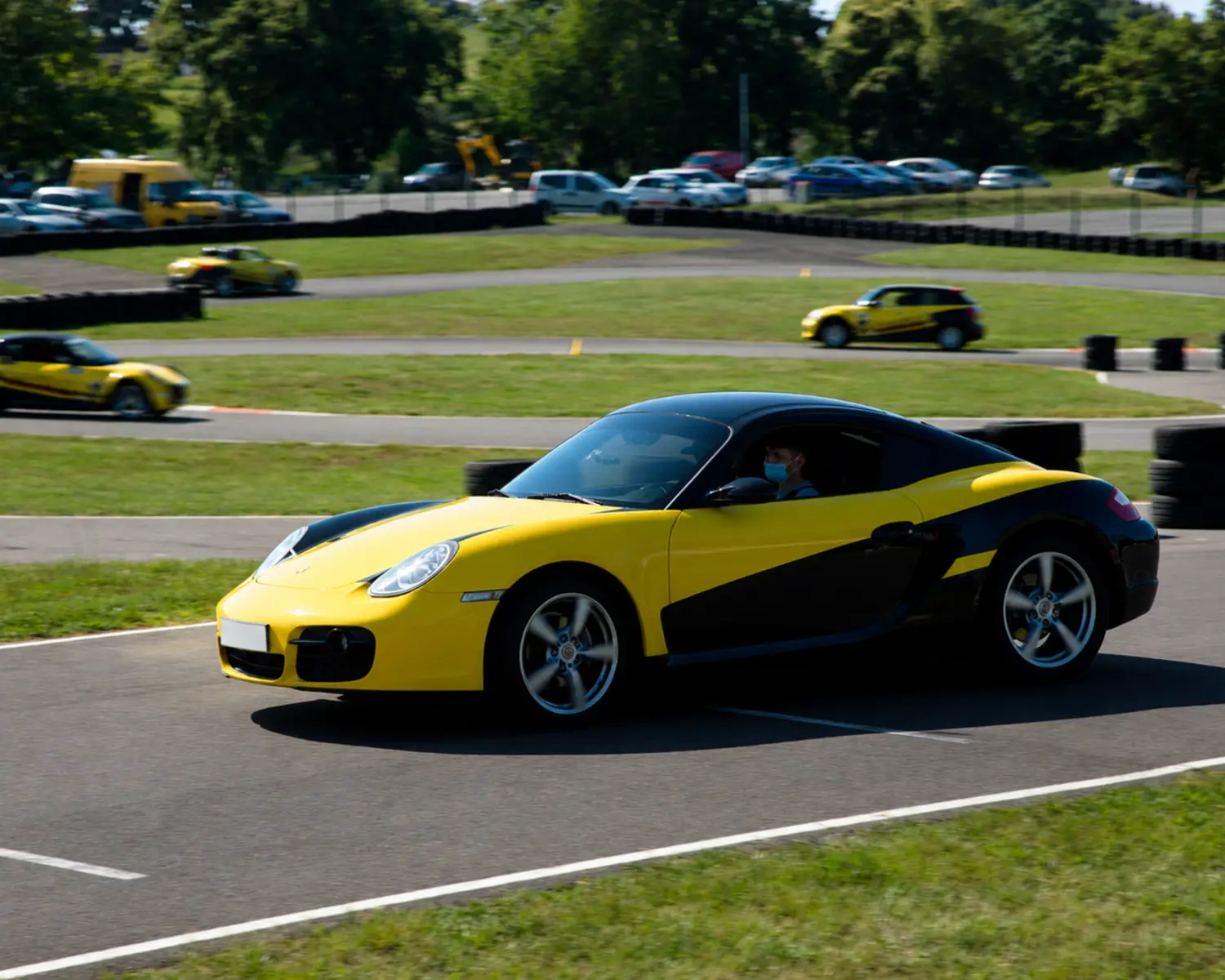 Porsche Cayman sur circuit