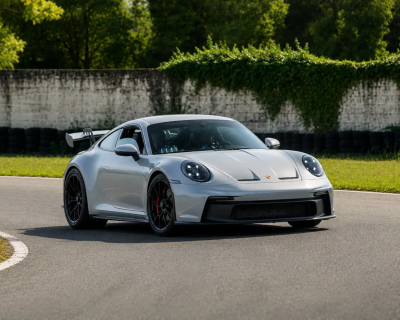 Porsche 992 sur circuit