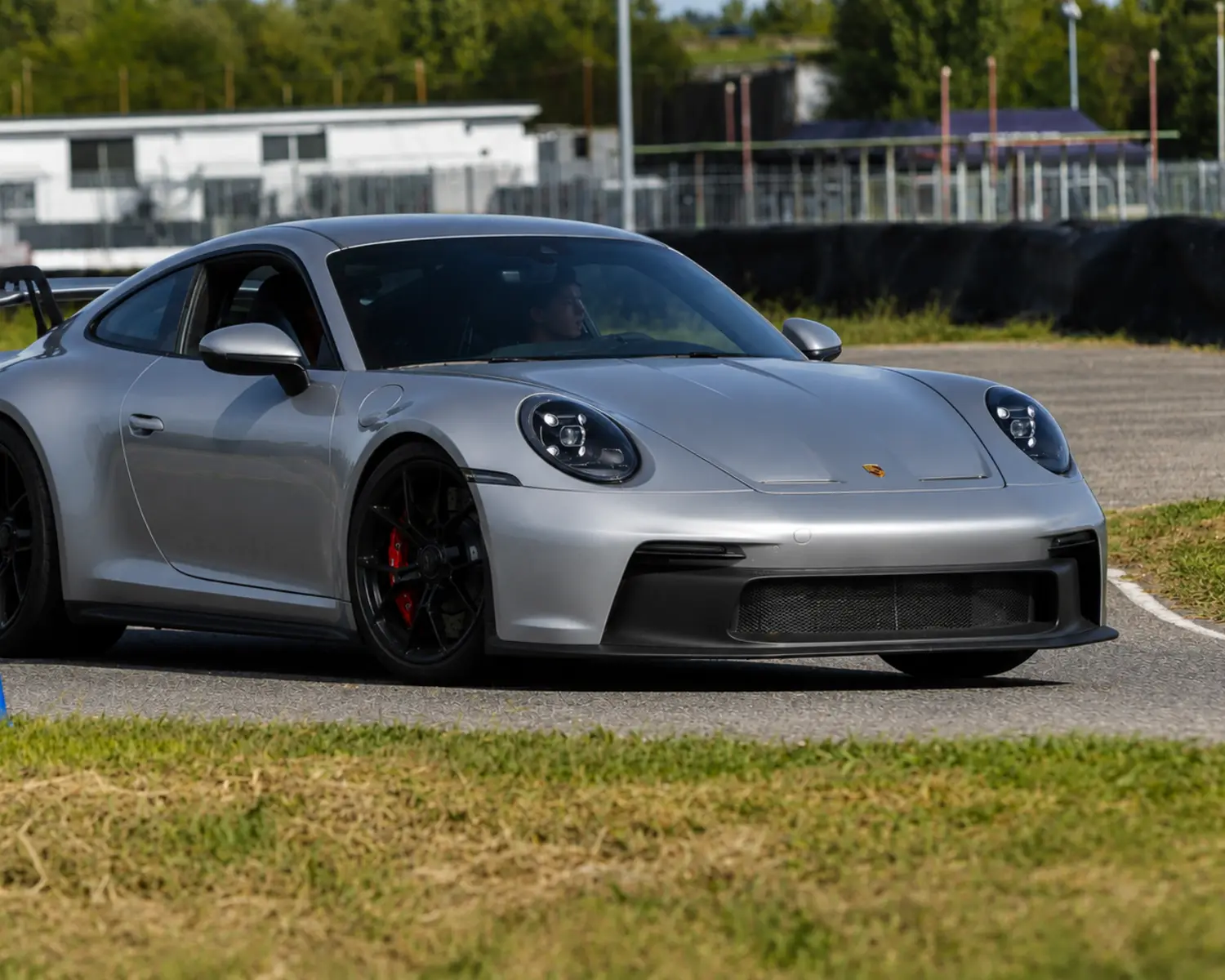 Porsche 992 sur circuit