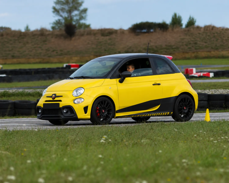 Fiat 500 abarth sur circuit