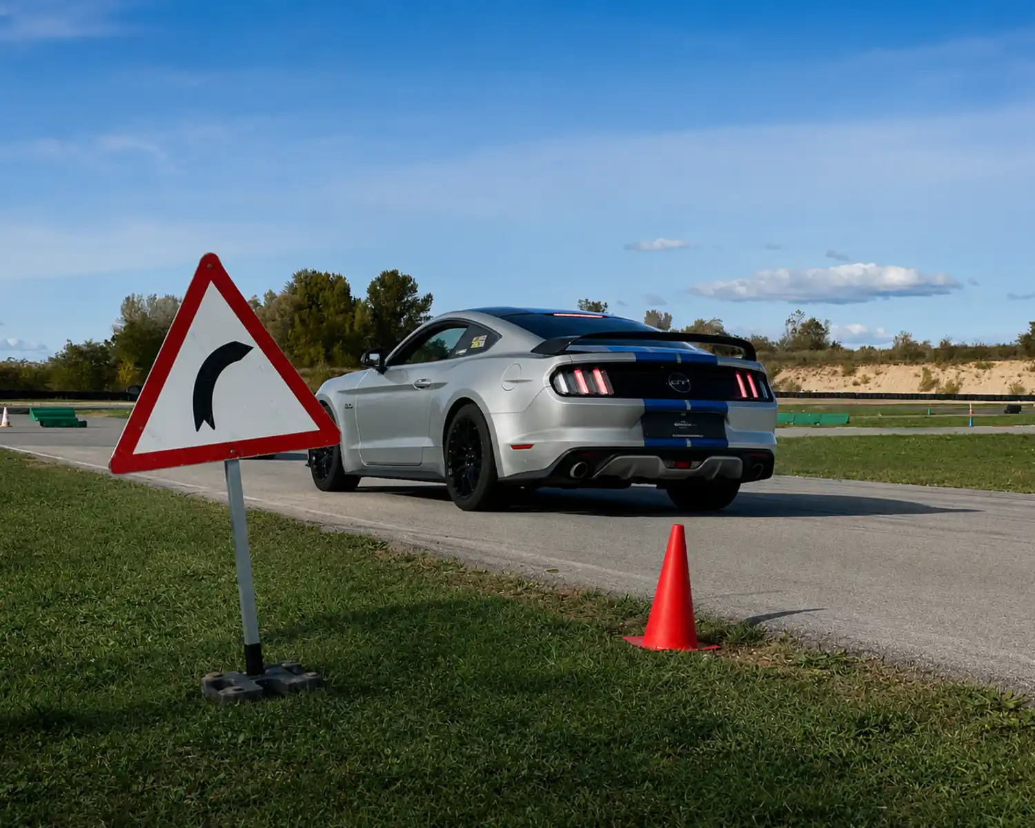 Ford Mustang V8 sur circuit