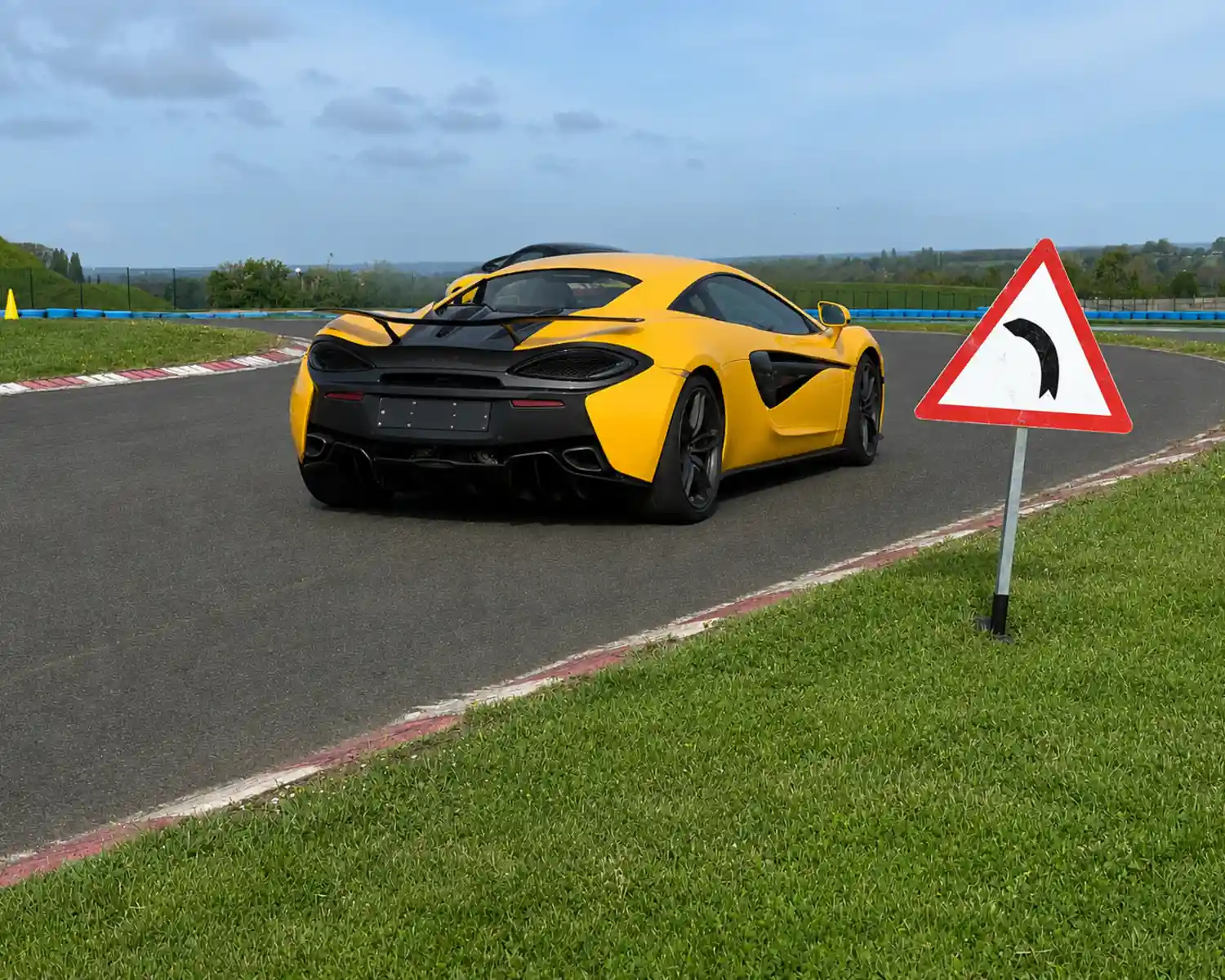Stage de pilotage enfant | Mclaren 540C | Motorsport Academy