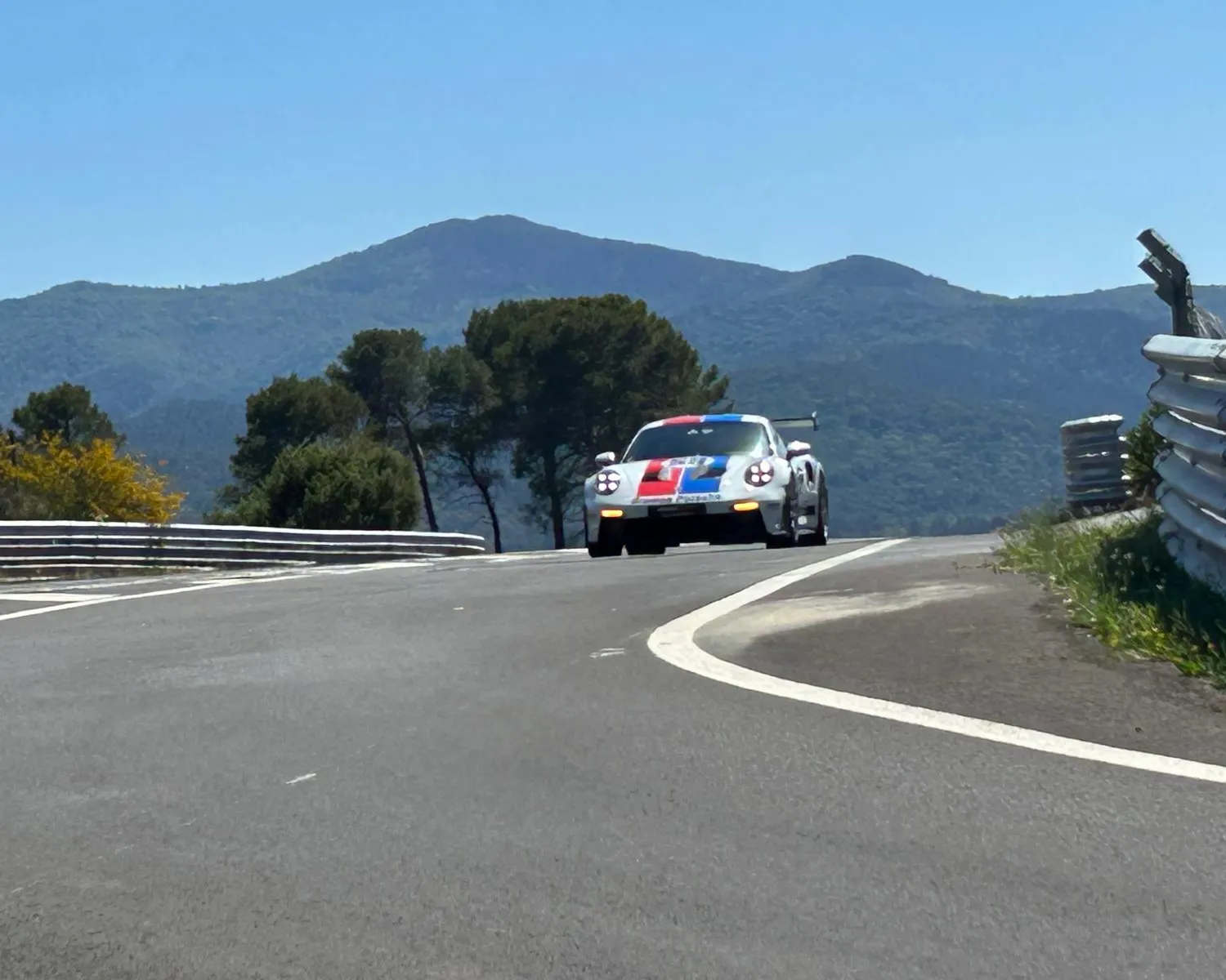 Porsche 992 GT3 RS sur le circuit du var