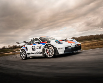 Porsche 992 GT3 RS sur le circuit du Val de Vienne